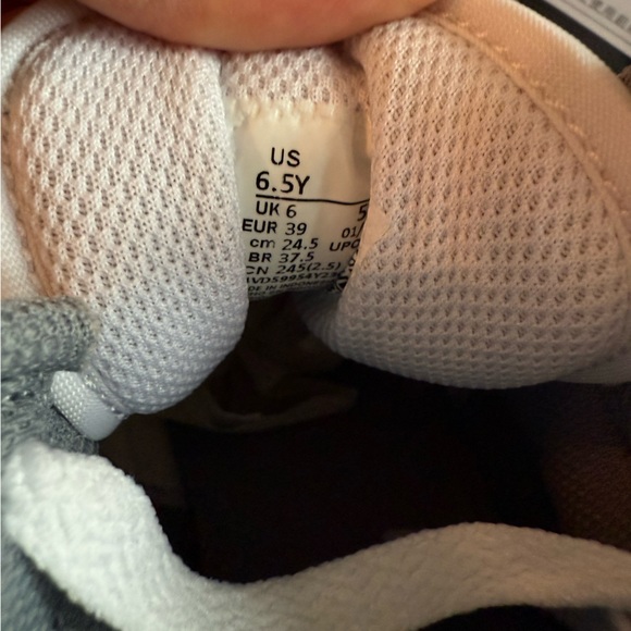 NWT Nike Air Jordan 1 Mid GS - 6.5Y/EU39 - Picture 11 of 15